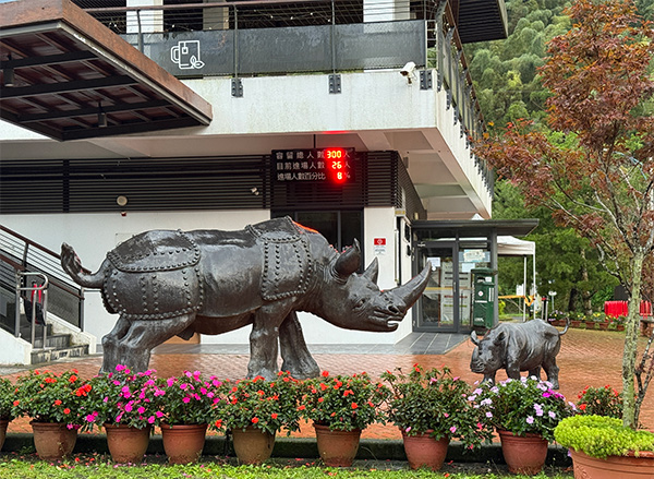 Shih Li-Jen, Run to Victory (2009) and Rhino Boy (2010), bronze