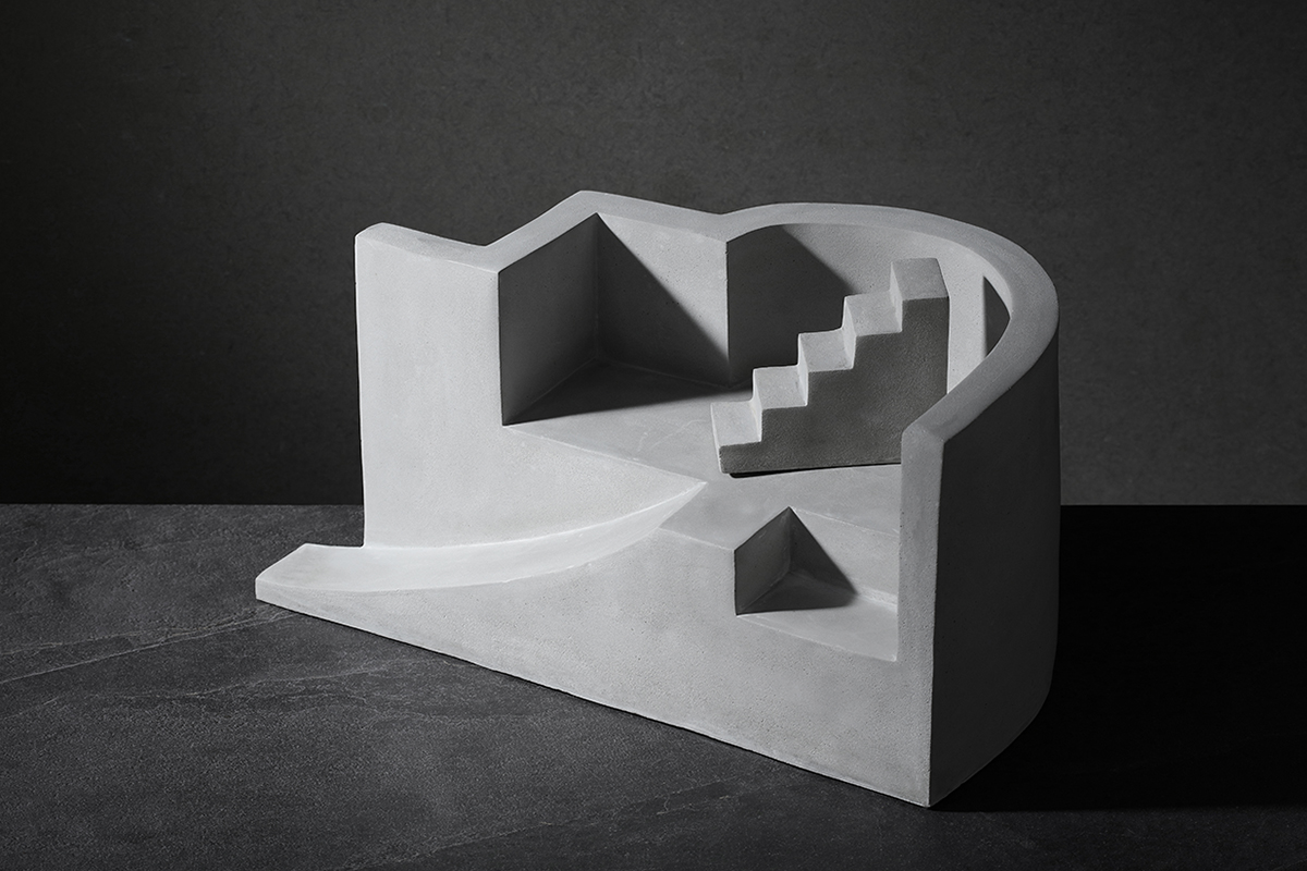 段存真　攀爬的可能　52×28×27 cm　泥塑，水泥翻製研磨　2021