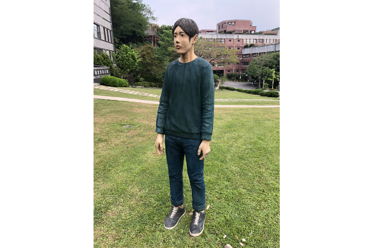 李東峻　說故事的人 55x45x180cm