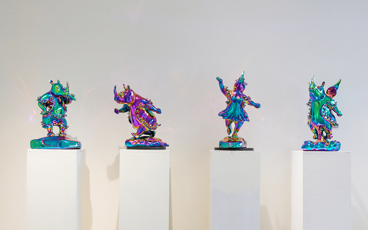 施力仁卡漫犀牛雕塑《悠然自在》，展現自由與美好生活態度