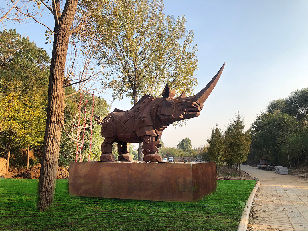King Kong Rhino iron public sculpture installation, Jiulongyu Shandong